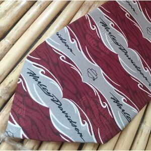 EUC RALPH MARLIN Harley Davidson 2005 Red, Gray & White Pinstripe 100% Silk Tie